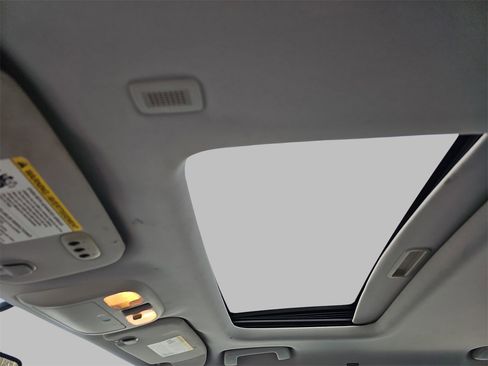 Used 2010 Lincoln MKZ image 28