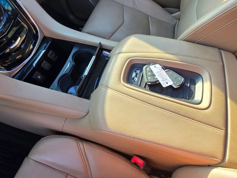 Used 2019 Cadillac Escalade Platinum AWD/4WD image 20