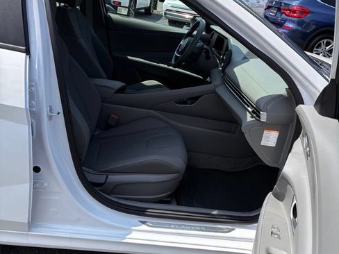 Used 2025 Hyundai Elantra Hybrid FWD image 18