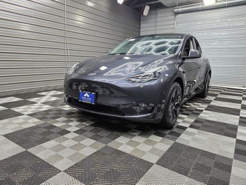 Used 2025 Tesla Model Y Long Range AWD/4WD image 1