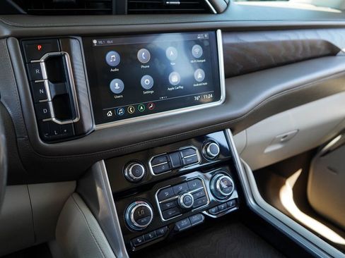 Used 2021 GMC Yukon XL Denali w/ Denali Premium Package AWD/4WD image 8