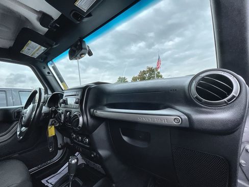 Used 2018 Jeep Wrangler Unlimited Sport S image 24