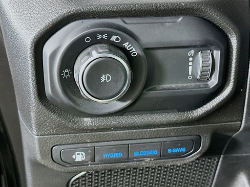 Used 2024 Jeep Wrangler Unlimited w/ Convenience Group AWD/4WD image 17