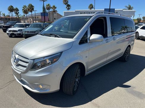 Used 2016 Mercedes-Benz Metris Passenger image 11