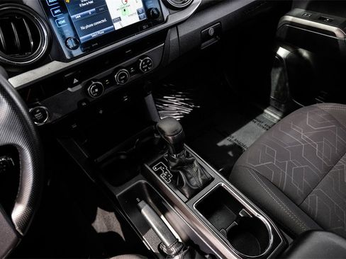 Used 2016 Toyota Tacoma TRD Sport w/ Towing Package image 21