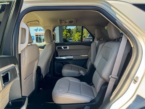 Used 2023 Ford Explorer XLT w/ Equipment Group 202A AWD/4WD image 19