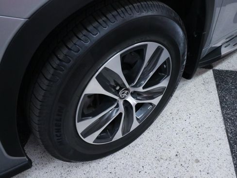 Used 2022 Toyota Highlander XLE image 37