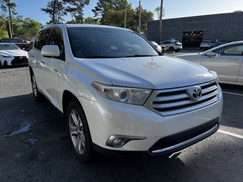 Used 2011 Toyota Highlander Limited w/ Tow Pkg image 2