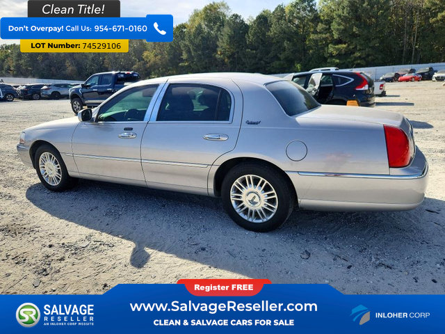Used 2011 Lincoln Town Car Signature Limited w/ Continental Edition Pkg RWD image 3