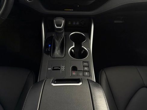 Used 2023 Toyota Highlander XLE image 24