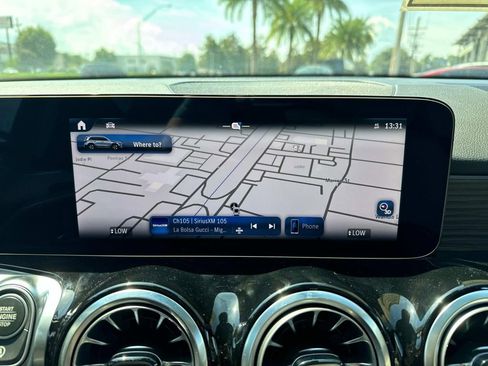 Used 2025 Mercedes-Benz GLB 250 image 11