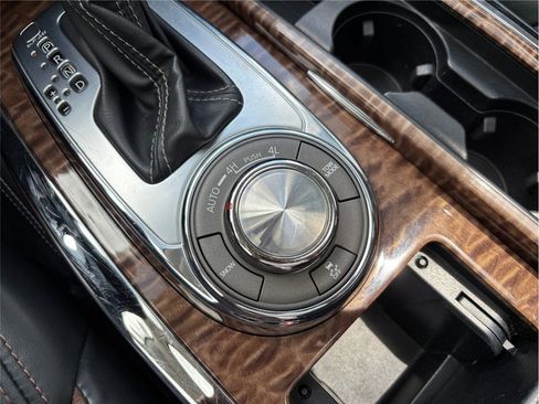 Used 2020 Nissan Armada SL w/ Premium Package image 38