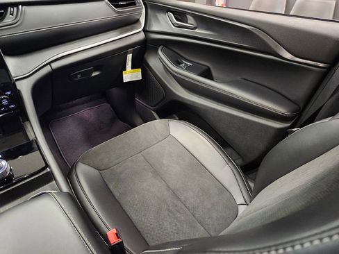 New 2025 Jeep Grand Cherokee L Altitude image 14