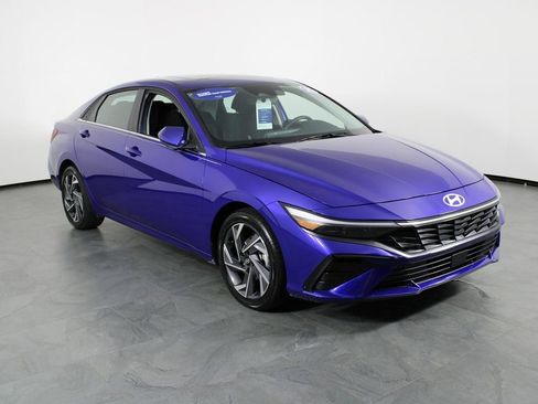 Certified 2025 Hyundai Elantra SEL image 11