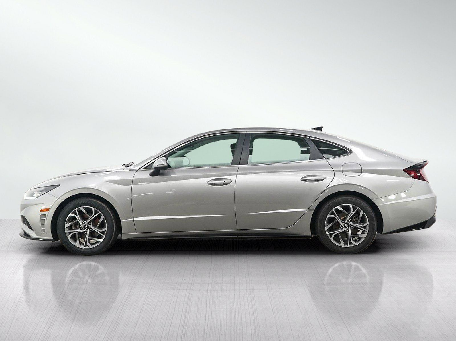 Used 2022 Hyundai Sonata SEL FWD image 2