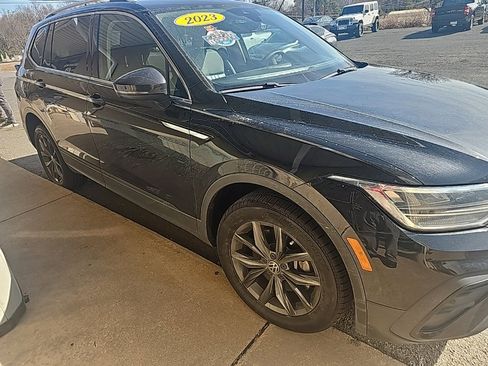 Used 2023 Volkswagen Tiguan SE image 3