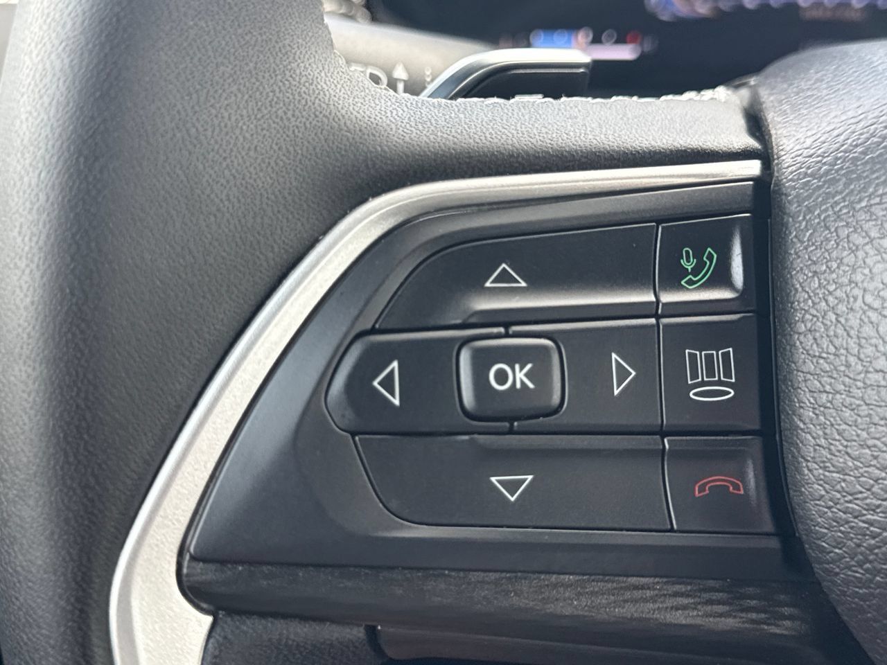 Certified 2025 Jeep Grand Cherokee L Laredo AWD/4WD image 27