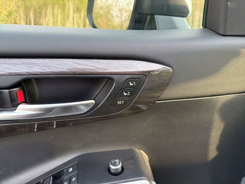 Used 2021 Toyota Highlander Platinum image 12