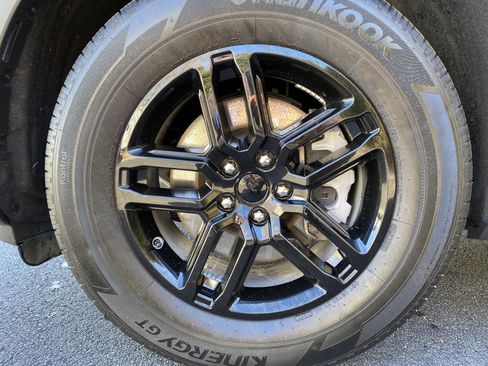 Used 2025 Ford Explorer Active image 13