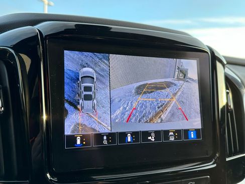 Used 2023 Chevrolet Traverse Premier w/ Redline Edition image 39