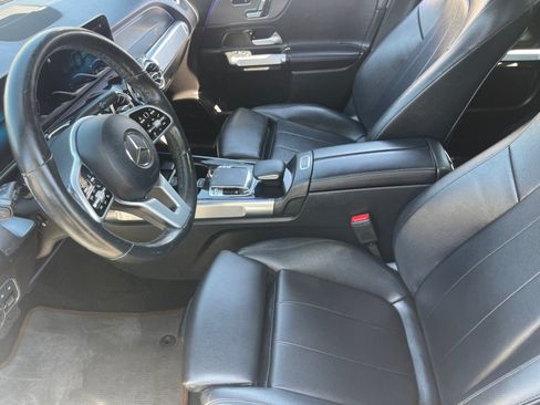 Used 2020 Mercedes-Benz GLB 250 4MATIC w/ Premium Package image 14