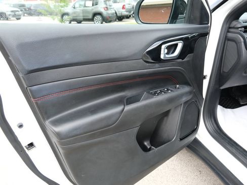 Used 2025 Jeep Compass Trailhawk AWD/4WD image 15