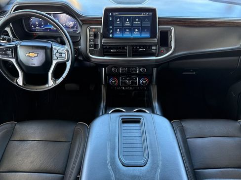 Used 2023 Chevrolet Suburban Premier image 17
