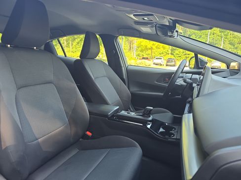 Used 2024 Toyota Prius LE FWD image 10