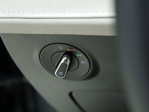 New 2025 Volkswagen Taos SE image 27