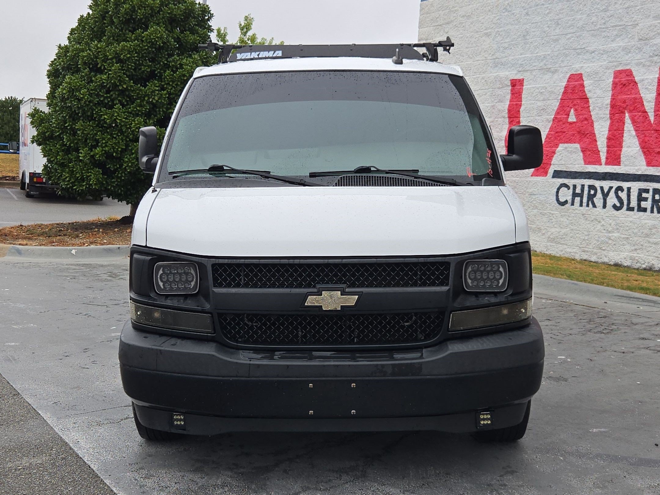 Used 2017 Chevrolet Express 2500 RWD image 2