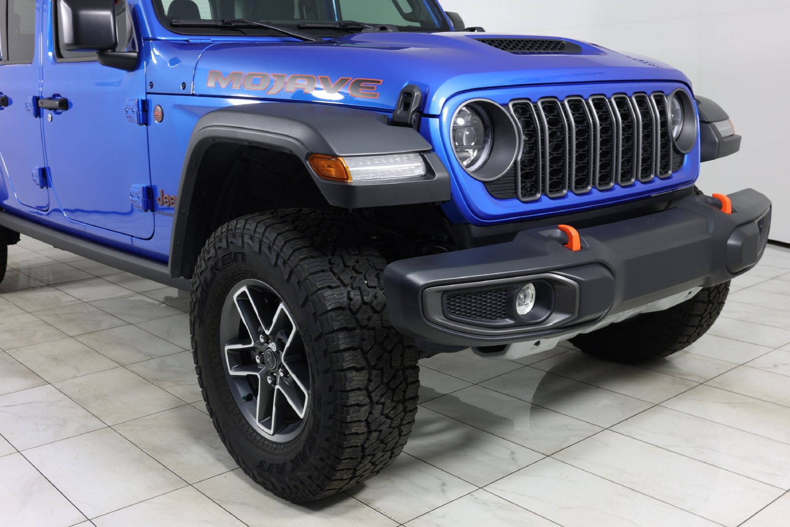 Used 2025 Jeep Gladiator Mojave w/ Convenience Group AWD/4WD image 37