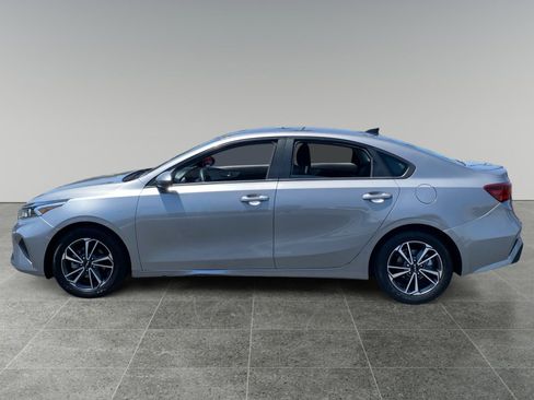 Used 2023 Kia Forte LXS w/ LXS Technology Package FWD image 2