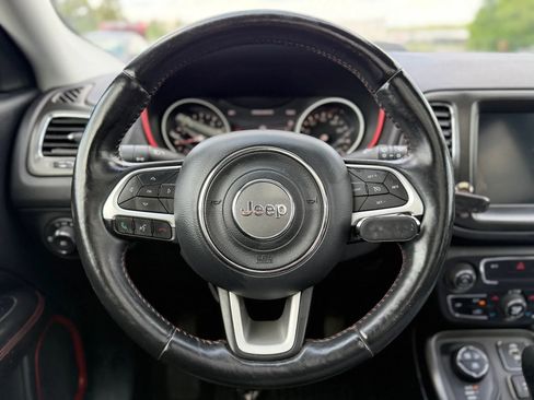 Used 2018 Jeep Compass Trailhawk w/ Leather Interior Group AWD/4WD image 25