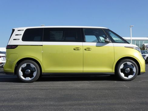 New 2025 Volkswagen ID. Buzz Pro S Plus image 2