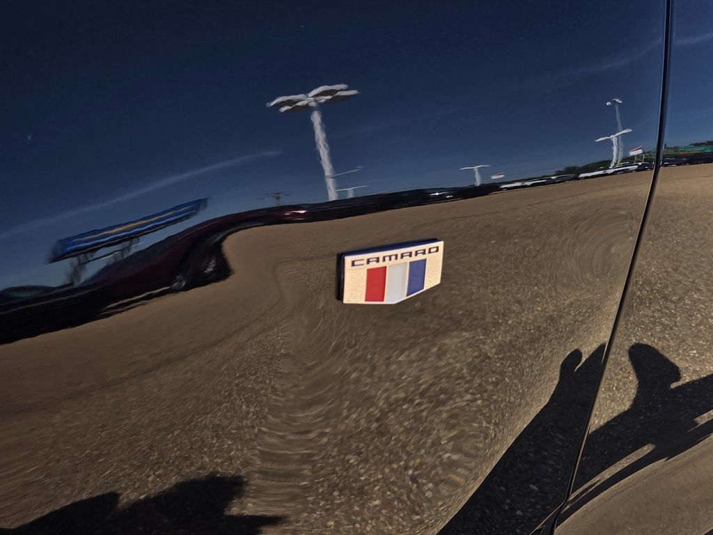 Used 2019 Chevrolet Camaro LT RWD image 11