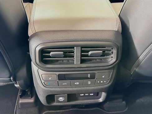 Used 2025 Honda Pilot Elite image 26