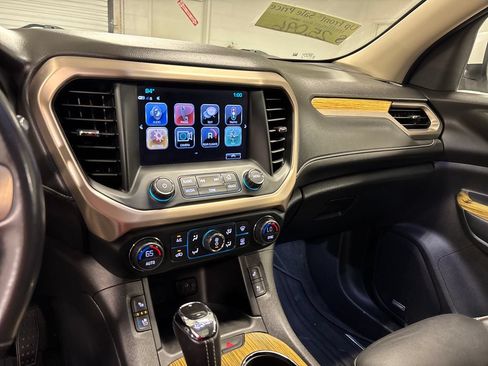 Used 2019 GMC Acadia Denali w/ Technology Package FWD image 39