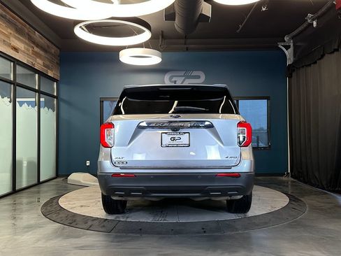 Used 2021 Ford Explorer XLT AWD/4WD image 4