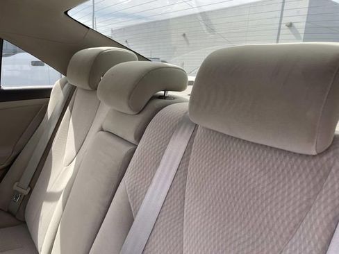 Used 2011 Toyota Camry LE image 22