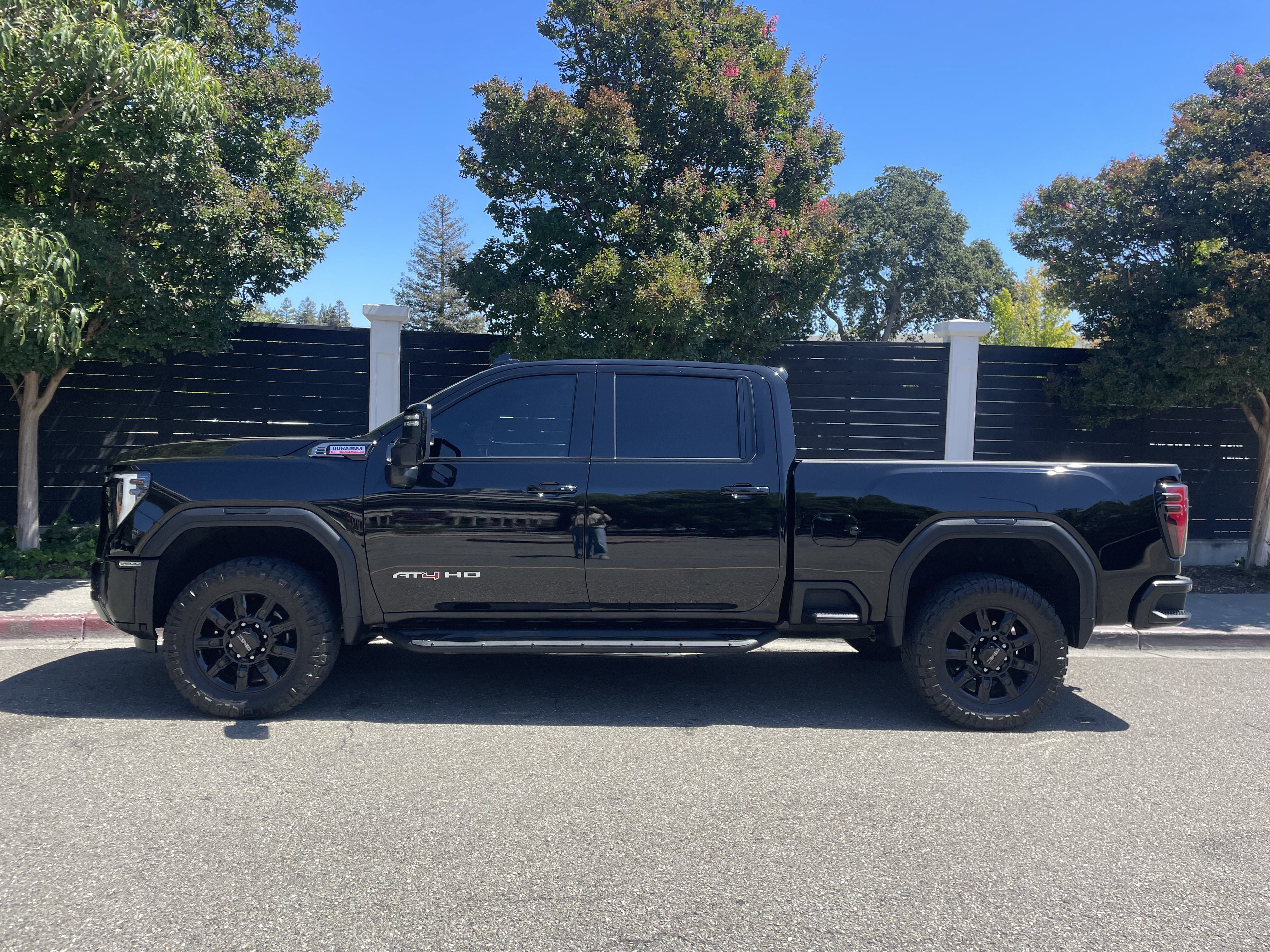 Used 2025 GMC Sierra 2500 AT4 w/ AT4 Preferred Package AWD/4WD image 1