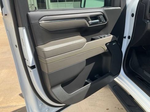 Used 2023 Chevrolet Silverado 1500 ZR2 w/ Technology Package AWD/4WD image 4