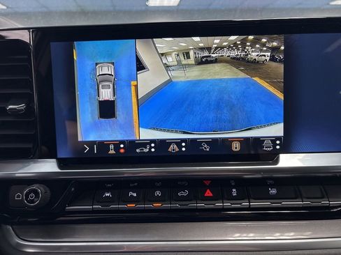 New 2026 Chevrolet Silverado 1500 High Country w/ Technology Package AWD/4WD image 32