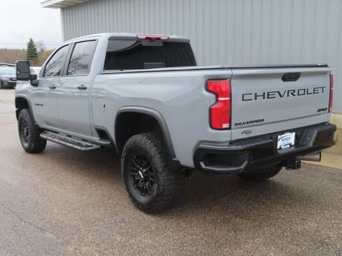 Used 2024 Chevrolet Silverado 2500 ZR2 w/ Technology Package AWD/4WD image 10