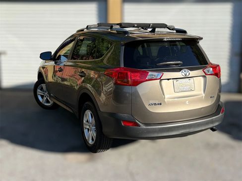 Used 2013 Toyota RAV4 XLE FWD image 11