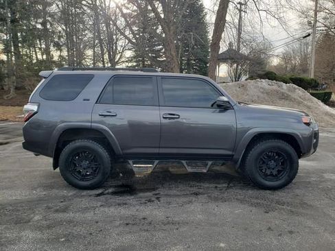 Used 2018 Toyota 4Runner SR5 image 2