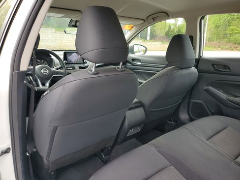 Used 2025 Nissan Altima 2.5 SV image 9