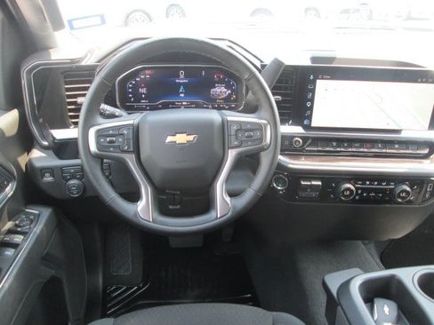 Used 2025 Chevrolet Silverado 2500 LT w/ Convenience Package AWD/4WD image 15