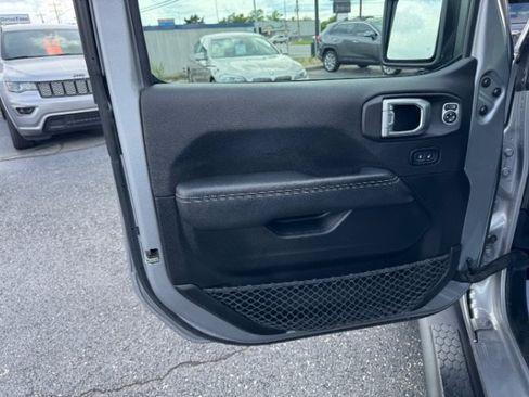 Used 2020 Jeep Wrangler Unlimited Sahara AWD/4WD image 17