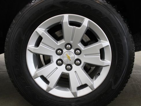 Used 2022 Chevrolet Colorado LT w/ LT Convenience Package AWD/4WD image 9