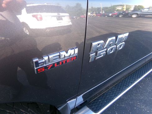Used 2017 RAM 1500 Classic SLT w/ SLT Plus D←cor Group AWD/4WD image 10